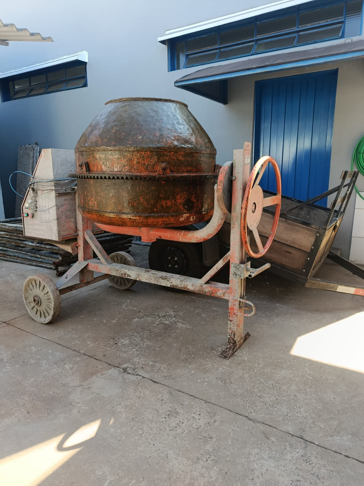 Betoneira de grande porte pronta para entrega